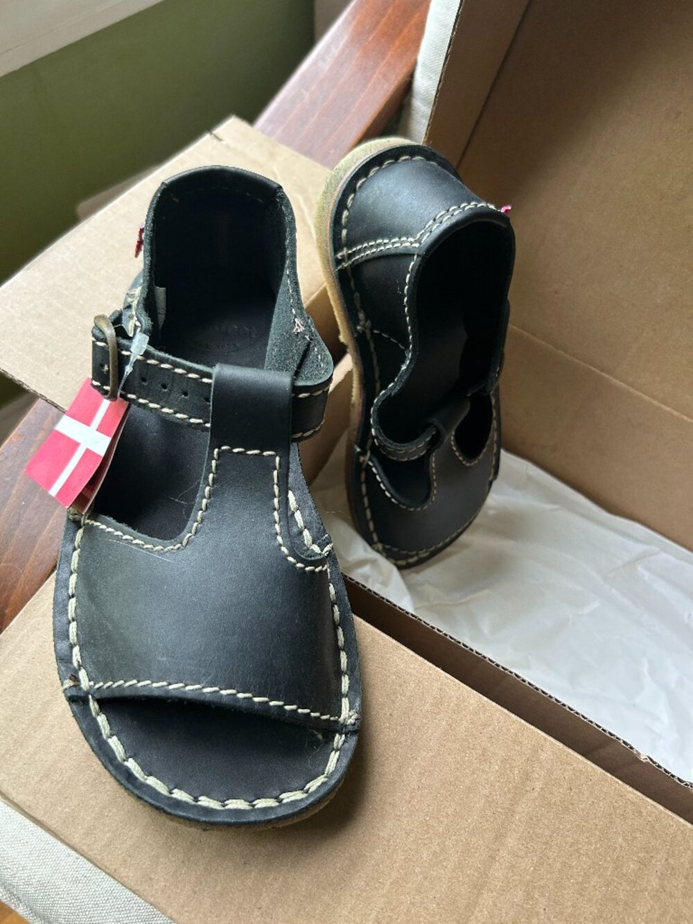 NWT Duckfeet Samso